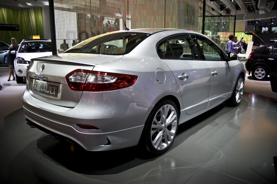  Renault Fluence 2010 года  (фото 40 из 146)